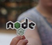 Ilustrasi terkait hosting nodejs terbaik - Node.js di VPS vs Shared Hosting: Mana Pilihan Paling Stabil?